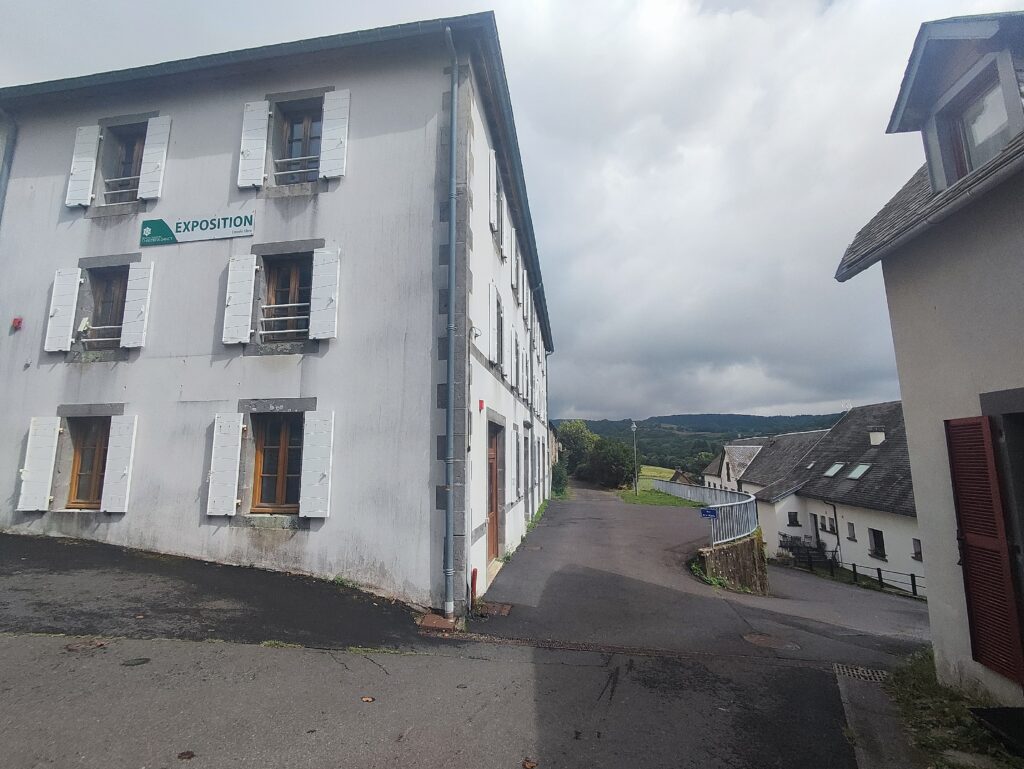 La Communauté de Communes du Massif du Sancy propose un local commercial sur la commune de CHASTREIX
