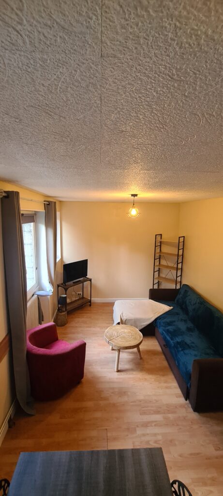 MUROL - Appartement meublé à louer à l'année (F3)