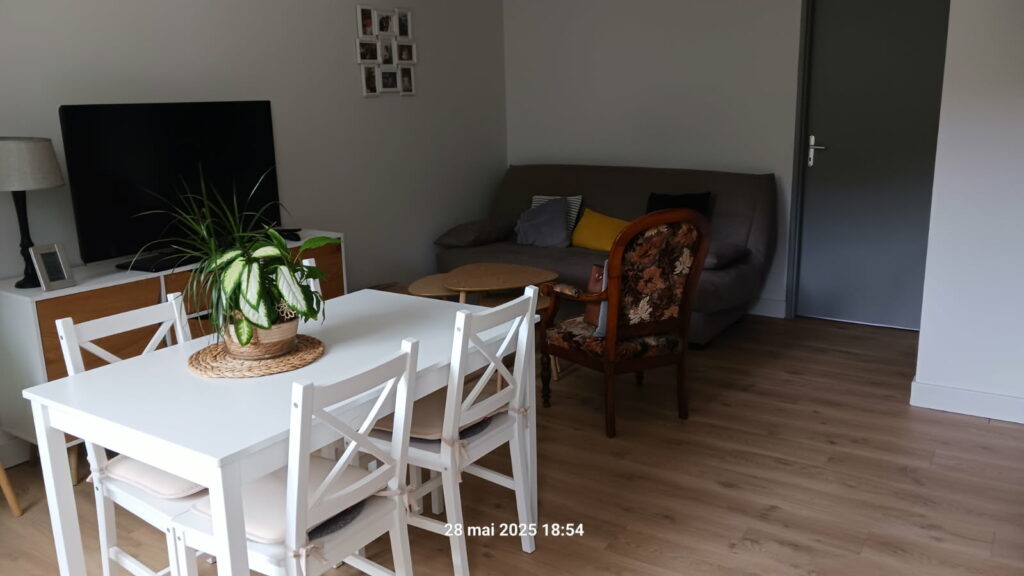 MUROL- Appartement meublé à louer à l'année (T2)