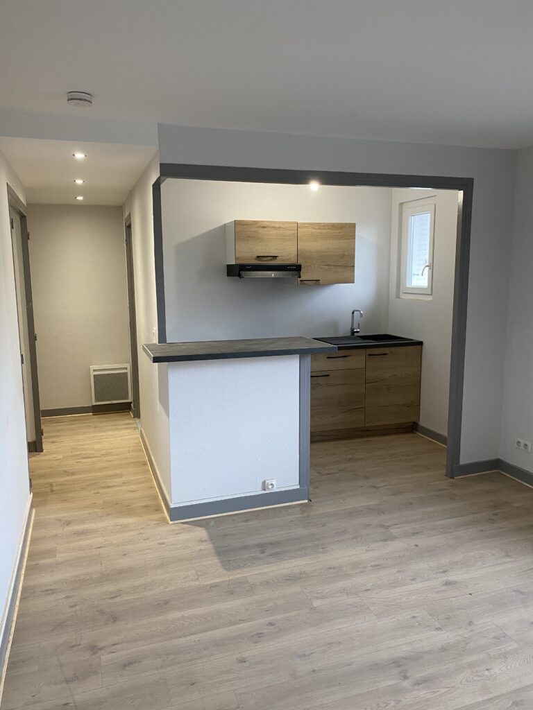 MUROL- Appartement à louer à l'année (T3)