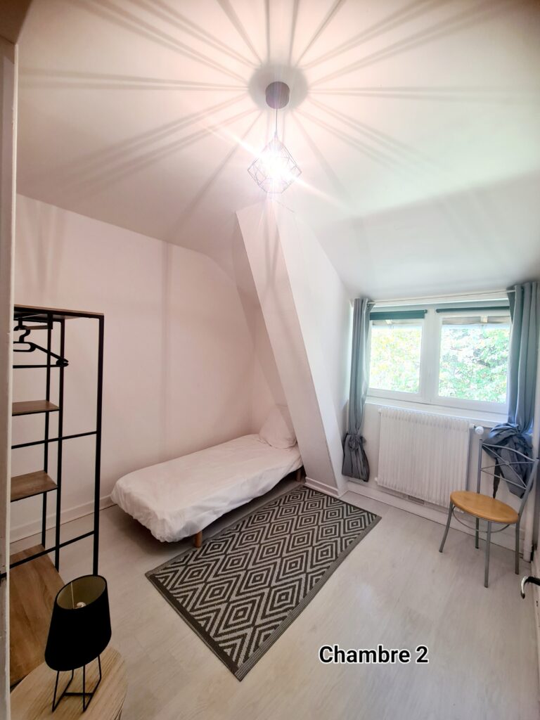 MUROL - Appartement meublé à louer à l'année avec 2 chambres /salle de bain et cuisine américaine équipée