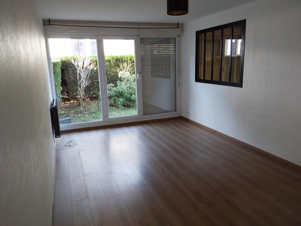 BESSE - Appartement résidence calme rez-de-chaussée (F2)