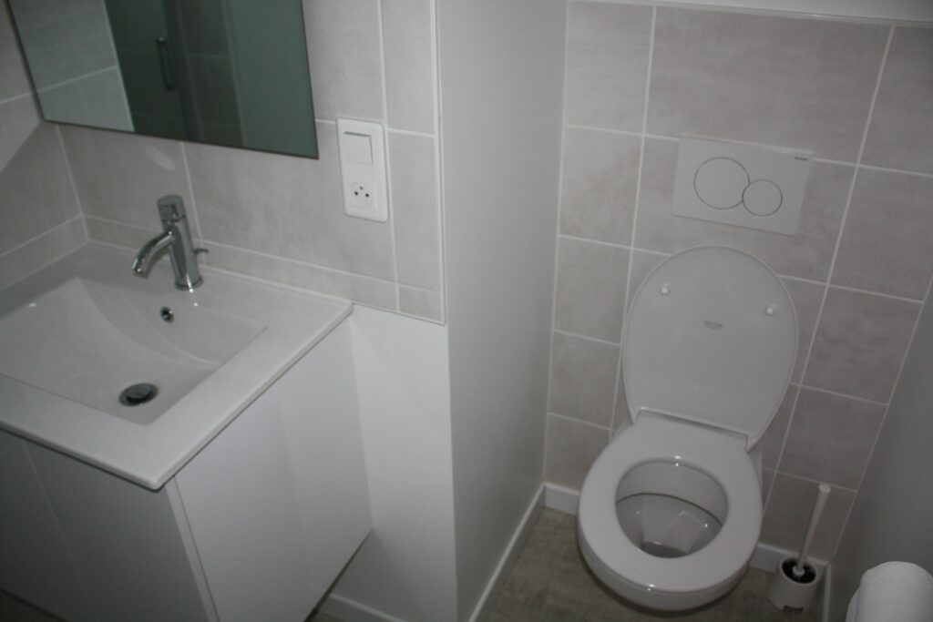 LA BOURBOULE- Location à l'année studio meublé (F1)