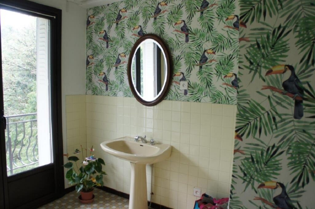 EGLISENEUVE D'ENTRAIGUES - Appartement à louer à l'année (plain-pied, avec jardin et parking - T2)