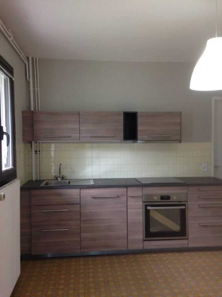 EGLISENEUVE D'ENTRAIGUES - Appartement à louer à l'année (plain-pied, avec jardin et parking - T2)