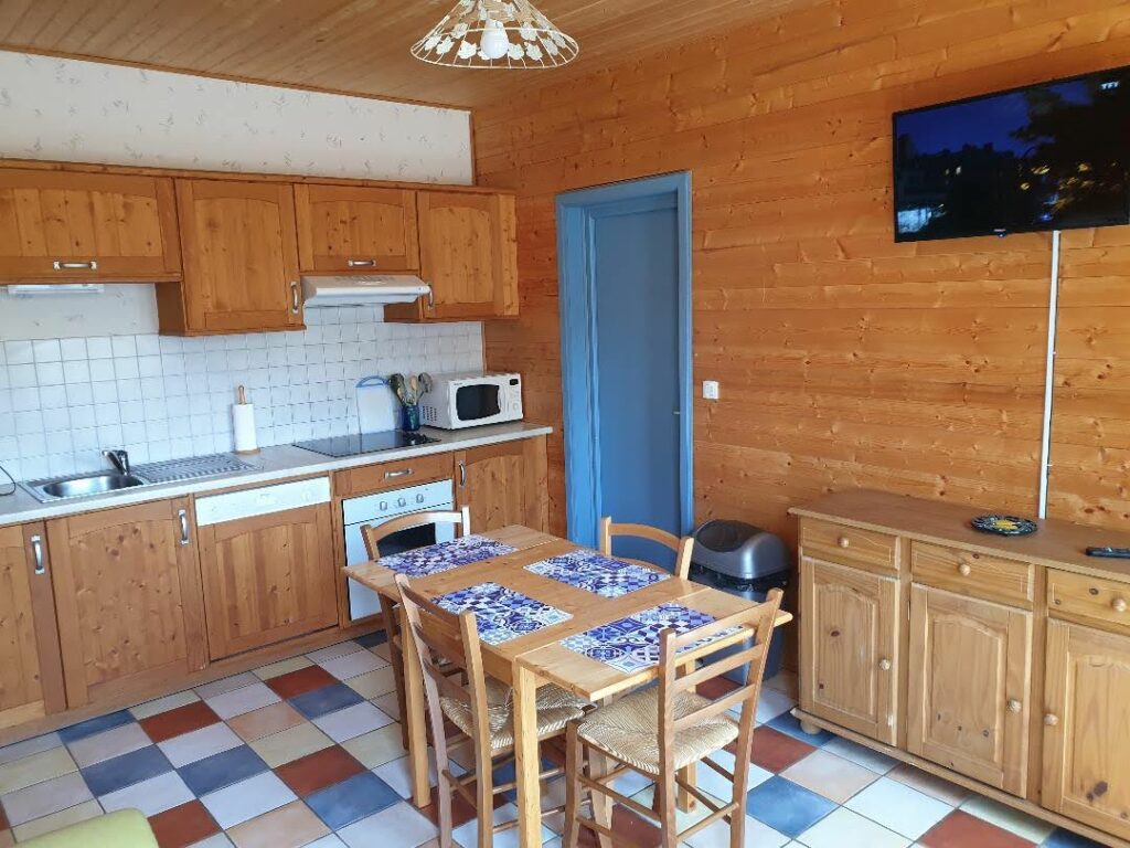 Besse-et-Saint-Anastaise - Appartement pour contrat saisonnier (F3) -