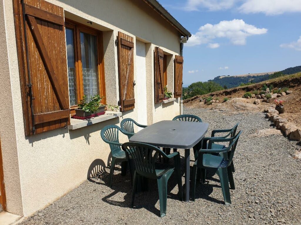 Besse-et-Saint-Anastaise - Appartement pour contrat saisonnier (F3) -