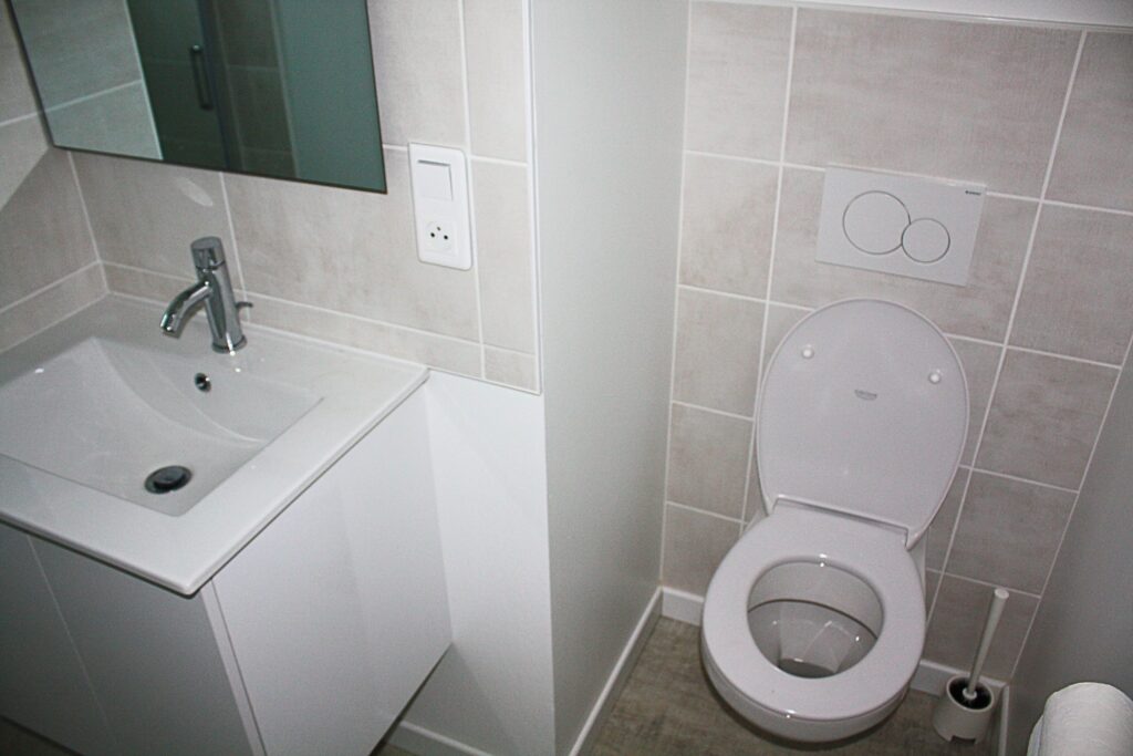 LA BOURBOULE  - 2 Studios à louer à l'année et/ou pour contrat saisonnier (F1)