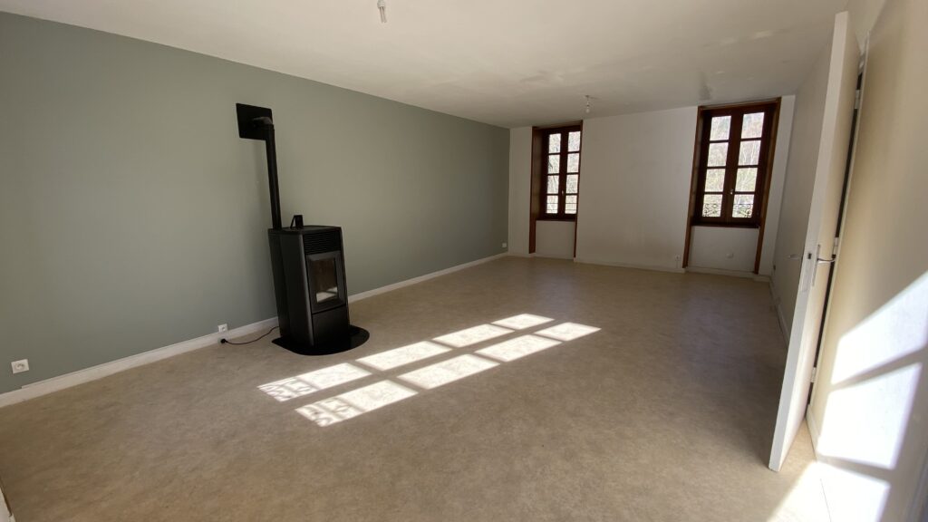 VALBELEIX - Appartement à louer à l'année (F4)