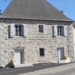 Deux Appartements duplex à louer à l'année dans l'ancienne école du village de Beaune-le-Froid (63790 Murol)