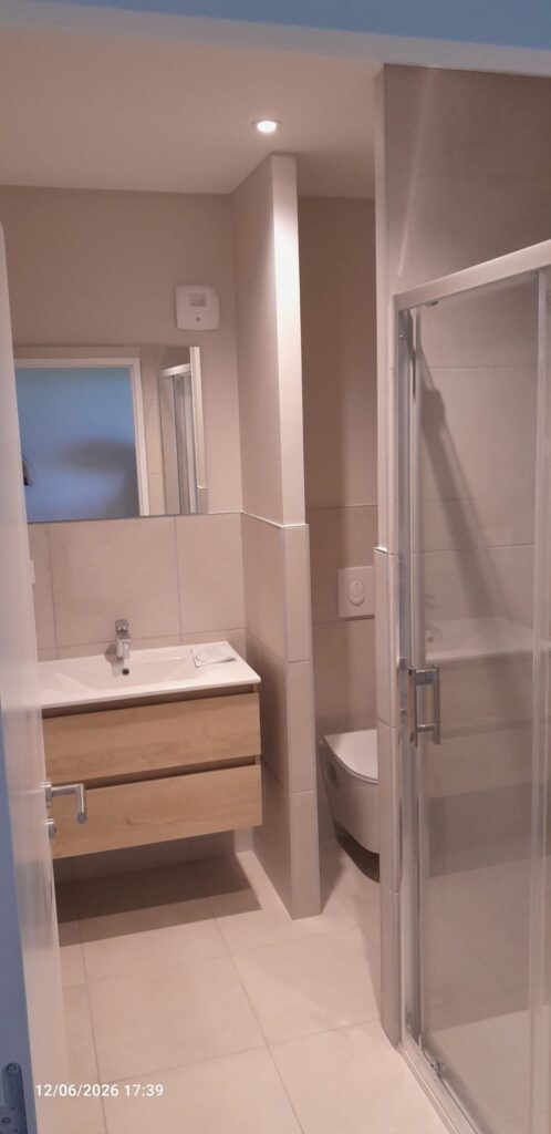 Deux Appartements duplex à louer à l'année dans l'ancienne école du village de Beaune-le-Froid (63790 Murol)