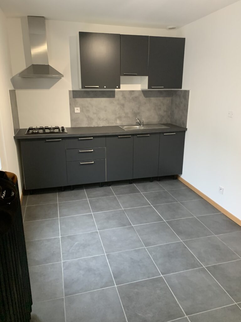 LE MONT-DORE - Appartement à louer à l'année (F1)
