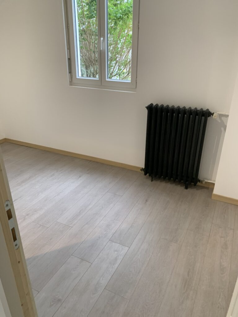 LE MONT-DORE - Appartement à louer à l'année (F1)